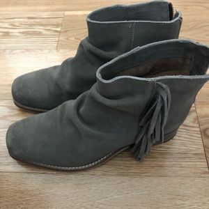 Like New Seychelles Fringed Ankle Booties